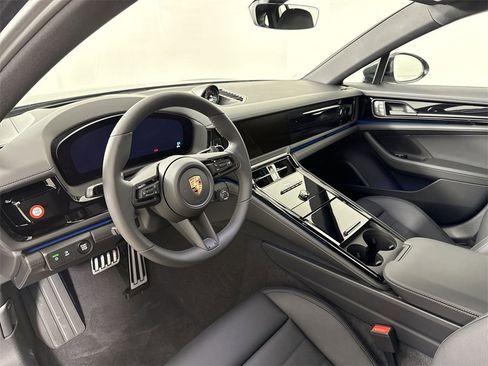 New 2026 Porsche Panamera 4 image 4
