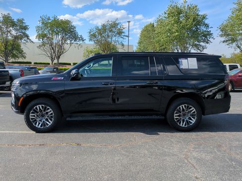 Used 2025 Chevrolet Suburban Z71 AWD/4WD image 7
