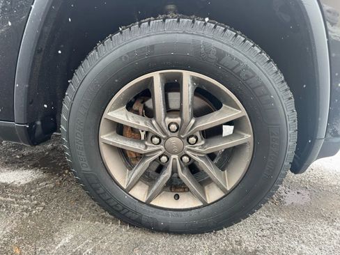 Used 2016 Jeep Grand Cherokee Laredo 75th Anniversary image 28