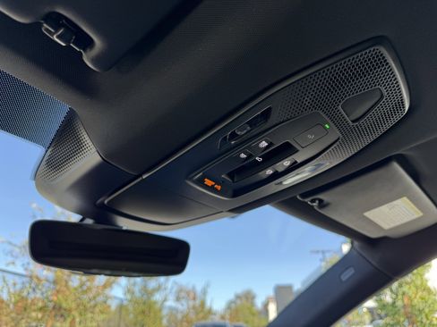 Used 2025 Porsche Macan 4S Electric image 17