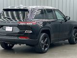 Used 2024 Jeep Grand Cherokee Altitude image 5