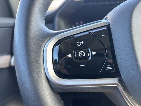 Used 2025 Volvo XC90 B6 Plus image 19