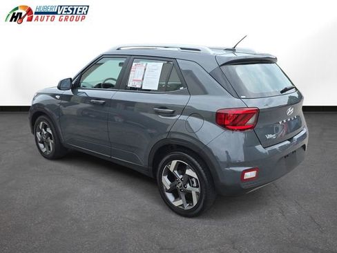 Used 2024 Hyundai Venue SEL image 9