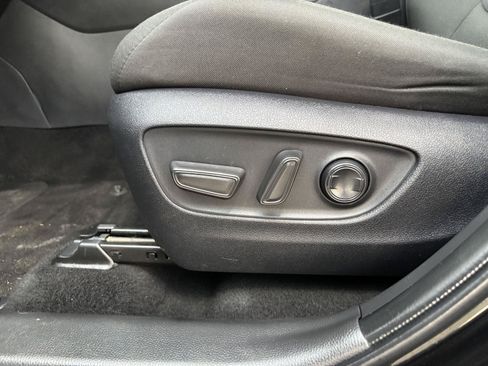 Used 2025 Toyota RAV4 XLE AWD/4WD image 15