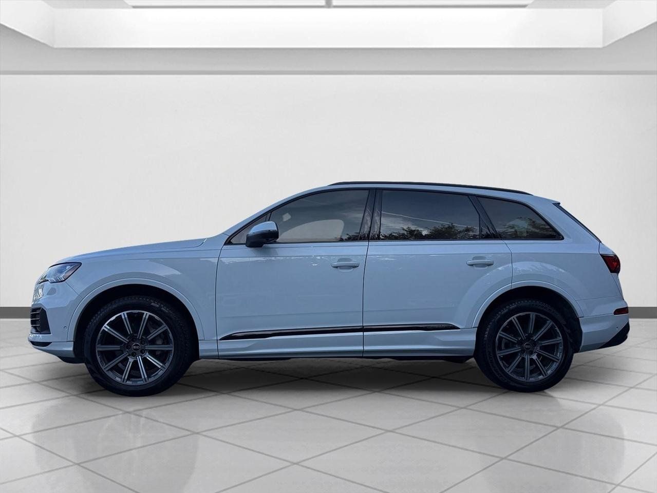 Used 2023 Audi Q7 2.0T Premium Plus w/ Premium Plus Package AWD/4WD image 2