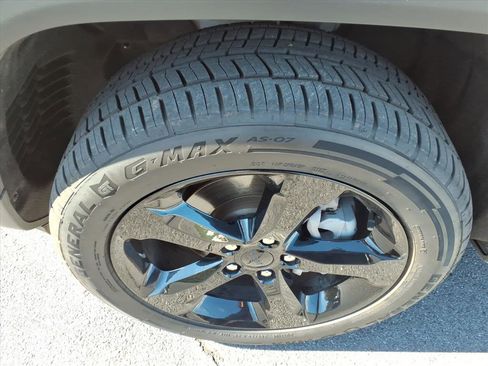 Used 2023 Jeep Grand Cherokee Limited w/ Black Appearance Package image 18