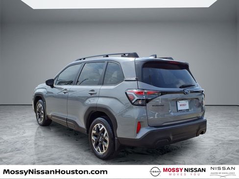 Used 2025 Subaru Forester Premium w/ Convenience Package #1 image 2