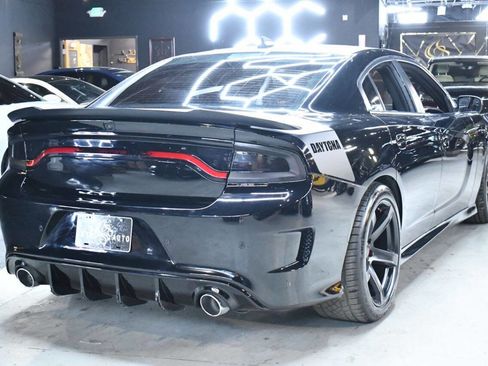 Used 2017 Dodge Charger R/T image 15