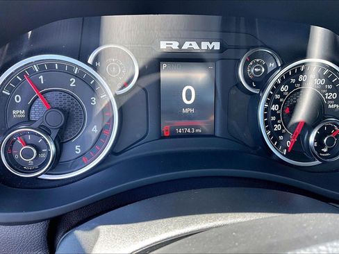 Used 2024 RAM 2500 Tradesman w/ Chrome Appearance Group AWD/4WD image 21