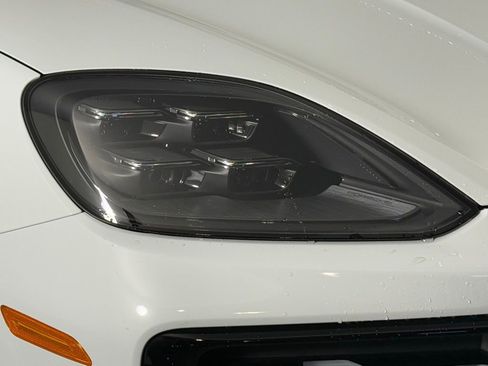 Certified 2025 Porsche Cayenne Coupe image 15