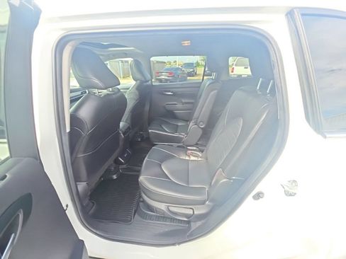 Used 2022 Toyota Highlander XLE AWD/4WD image 26