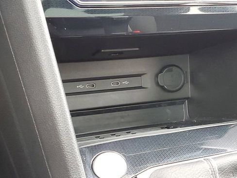 Used 2025 Volkswagen Taos SE image 28