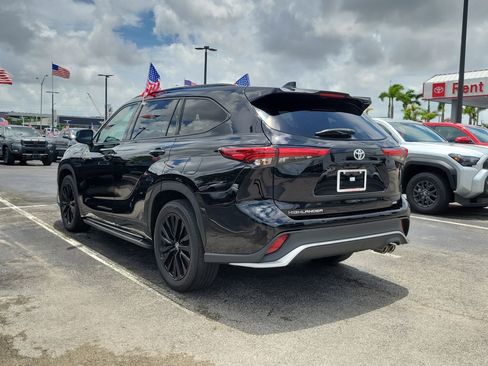 Used 2023 Toyota Highlander XSE FWD image 9
