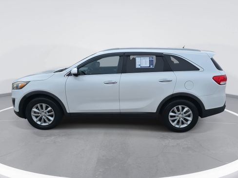 Used 2016 Kia Sorento LX image 8