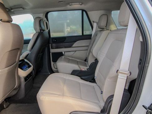 Used 2022 Lincoln Navigator 4WD image 8