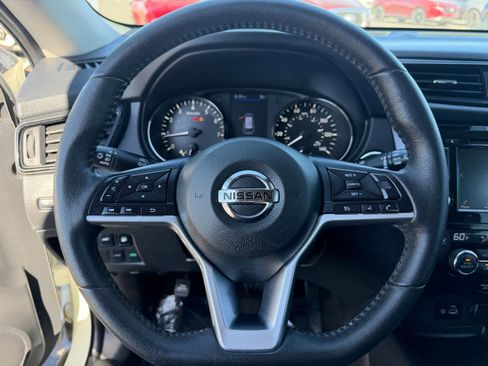 Certified 2020 Nissan Rogue SV FWD image 21