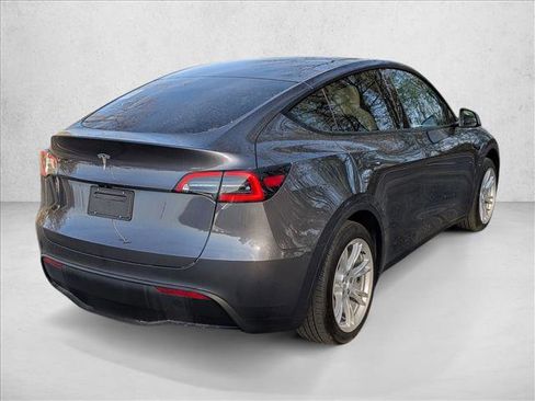 Used 2023 Tesla Model Y 2WD image 5
