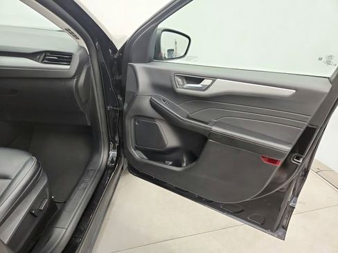 Used 2025 Ford Escape Platinum image 41