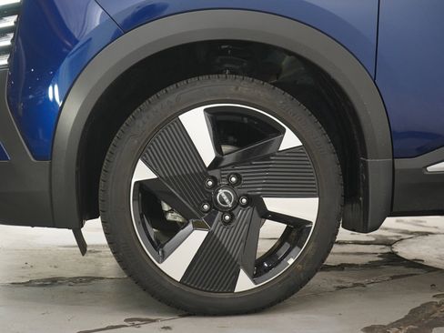 Used 2025 Nissan Kicks SR AWD/4WD image 29