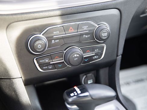 Used 2023 Dodge Charger SXT image 14