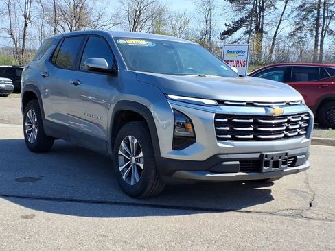 Used 2025 Chevrolet Equinox LT FWD image 3
