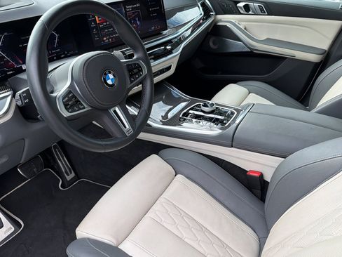 Used 2025 BMW X7 M60i image 11