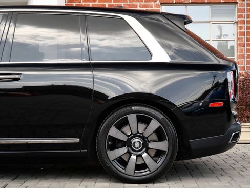 Certified 2023 Rolls-Royce Cullinan AWD/4WD image 23