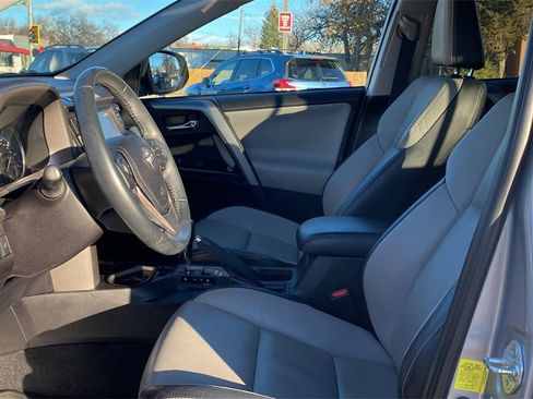 Used 2018 Toyota RAV4 Limited image 31