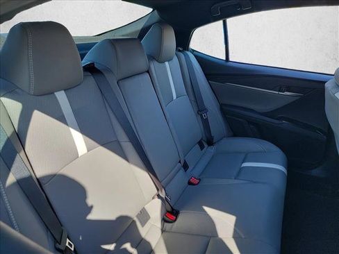 Used 2025 Toyota Camry SE w/ Convenience Package image 16