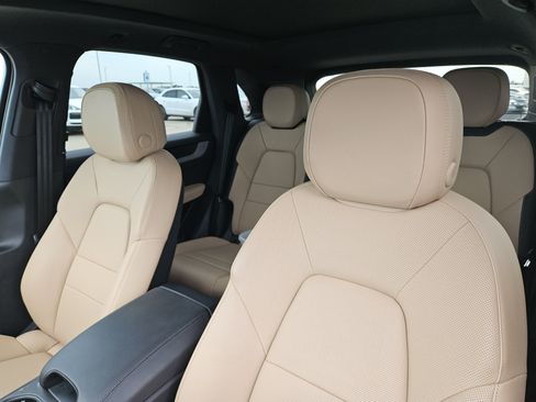 Certified 2026 Porsche Cayenne AWD/4WD image 6