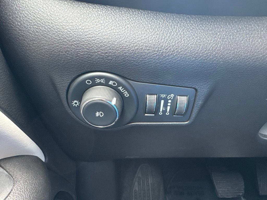 Used 2025 Jeep Compass Limited AWD/4WD image 9