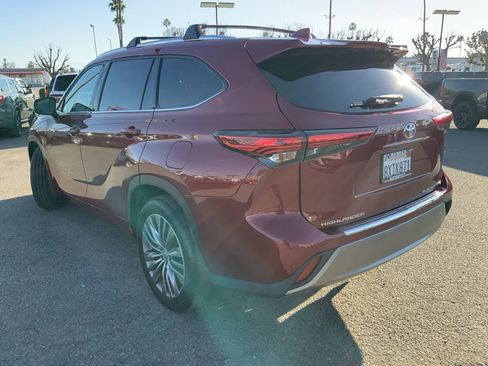 Used 2021 Toyota Highlander Platinum image 9