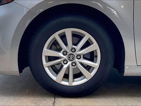 Used 2025 Toyota Camry LE FWD image 9