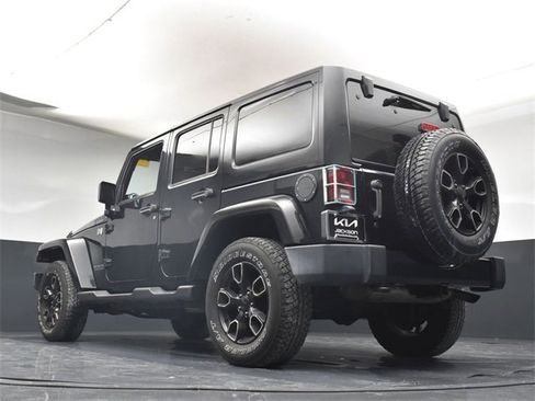 Used 2017 Jeep Wrangler Unlimited Sahara image 32