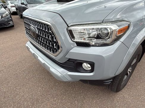 Used 2018 Toyota Tacoma TRD Sport AWD/4WD image 9