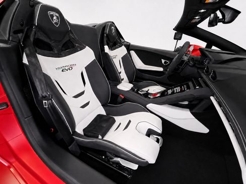 Used 2024 Lamborghini Huracan EVO AWD/4WD image 3