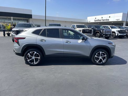 Used 2025 Chevrolet Trax RS w/ Driver Confidence Package FWD image 4