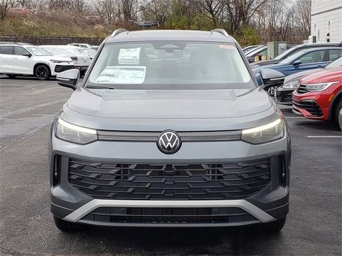New 2025 Volkswagen Tiguan SE image 5