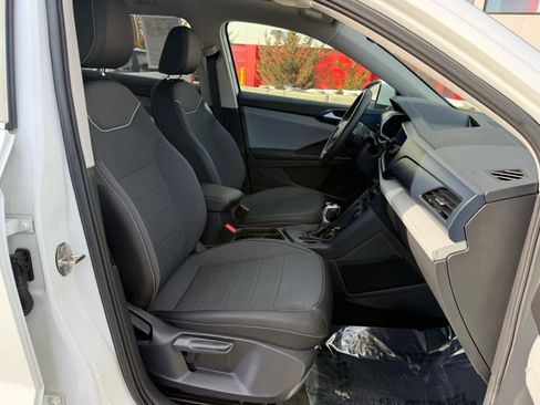 Used 2024 Volkswagen Taos SE image 10