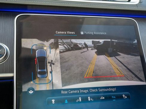 Used 2022 Mercedes-Benz S 500 4MATIC w/ AMG Line Package image 33