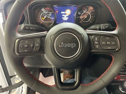 Certified 2024 Jeep Gladiator Rubicon w/ Convenience Group image 14