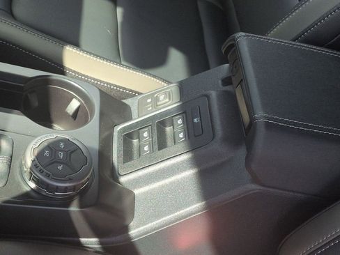 Certified 2025 Ford Bronco Outer Banks AWD/4WD image 10