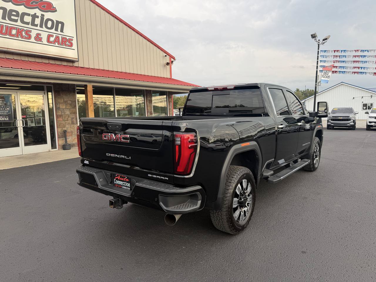 Used 2026 GMC Sierra 2500 Denali w/ Denali Reserve Package AWD/4WD image 4