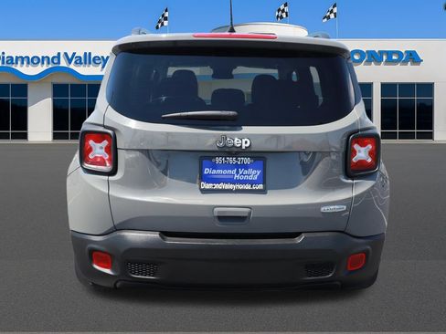 Used 2021 Jeep Renegade Latitude FWD image 5