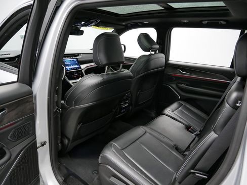 Certified 2024 Jeep Grand Cherokee L Overland w/ Trailer Tow Package image 9