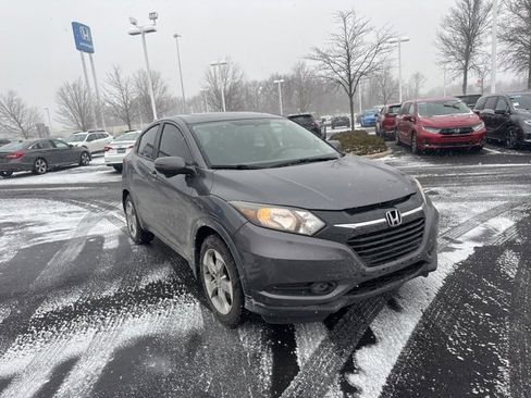 Used 2017 Honda HR-V EX image 4