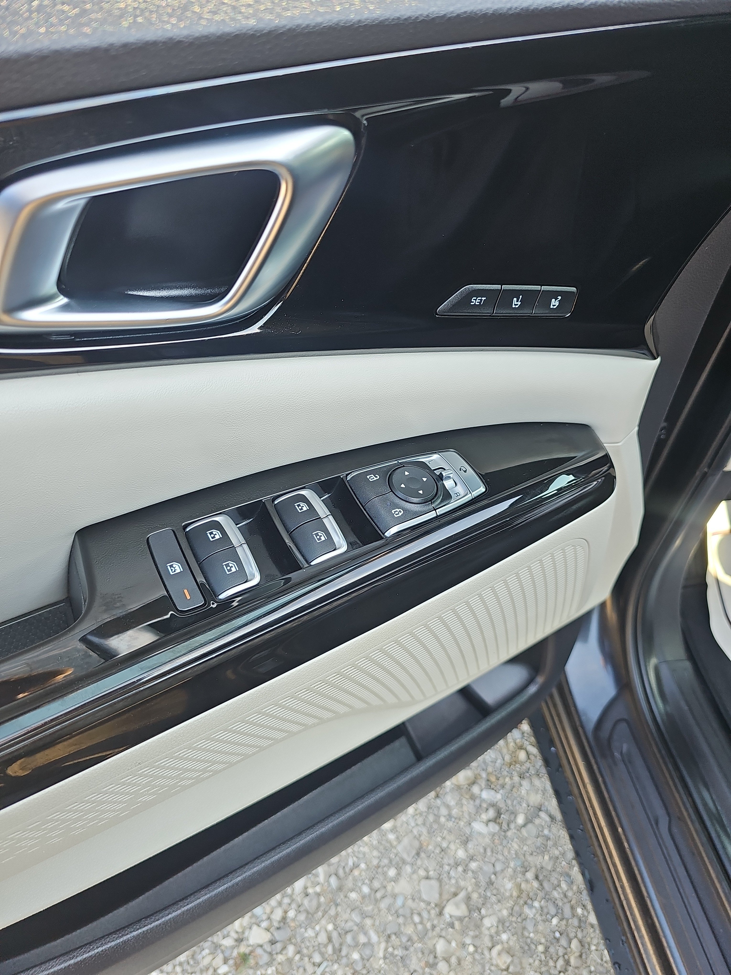Used 2022 Kia Carnival SX FWD image 27