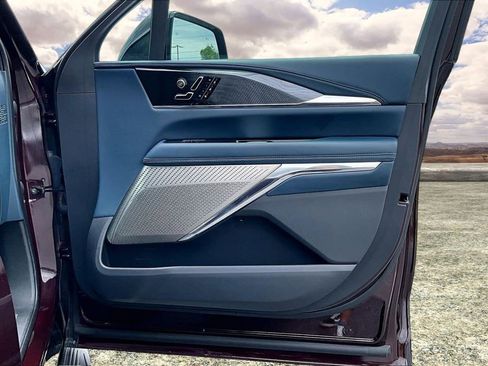 Certified 2025 Cadillac Escalade IQ Luxury 2 w/ LPO, Premium Carpet Package AWD/4WD image 29