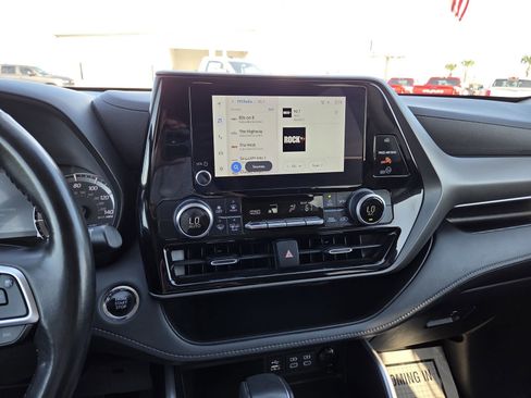 Used 2023 Toyota Highlander LE FWD image 27