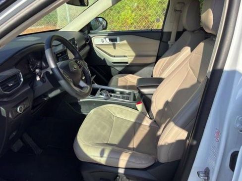 Certified 2023 Ford Explorer Limited image 2
